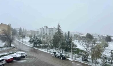 Eskişehir’in bazı ilçeleri güne beyaz örtüyle uyandı