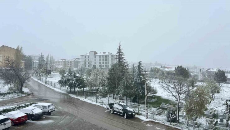 Eskişehir’in bazı ilçeleri güne beyaz örtüyle uyandı