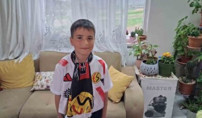 Eskişehirspor-Ayvalıkgücü maçına bilet bulamayan fanatik Eren çok üzgün