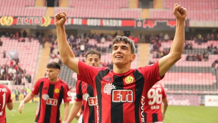 Eskişehirspor Kaptanı Akın Akman, Eskişehirspor’a veda etti