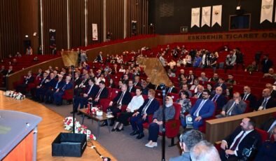 ESOGÜ Rektörü Prof. Dr. Kamil Çolak, Eskişehir Sempozyumu’nda Konuştu