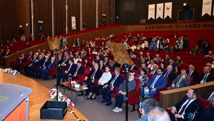 ESOGÜ Rektörü Prof. Dr. Kamil Çolak, Eskişehir Sempozyumu’nda Konuştu