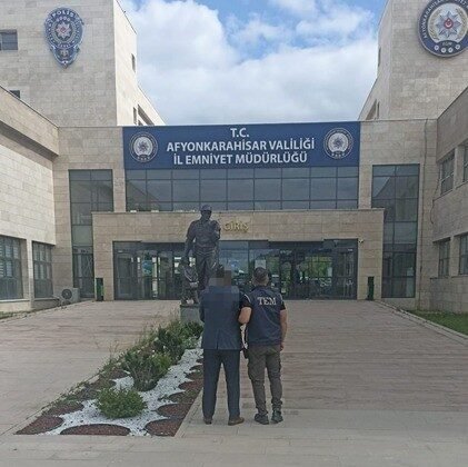 FETÖ’den 6 yıl 3 ay hapis cezasıyla aranan şahsı polis yakaladı