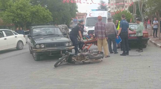 Gediz’de otomobil ile motosiklet çarpıştı, 2 kardeş yaralandı