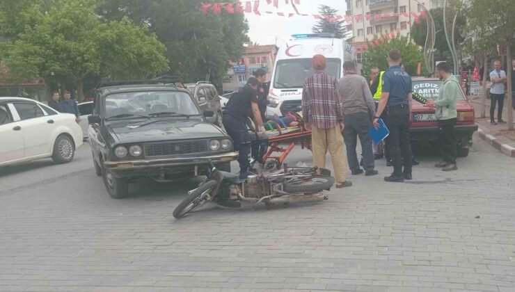 Gediz’de otomobil ile motosiklet çarpıştı, 2 kardeş yaralandı