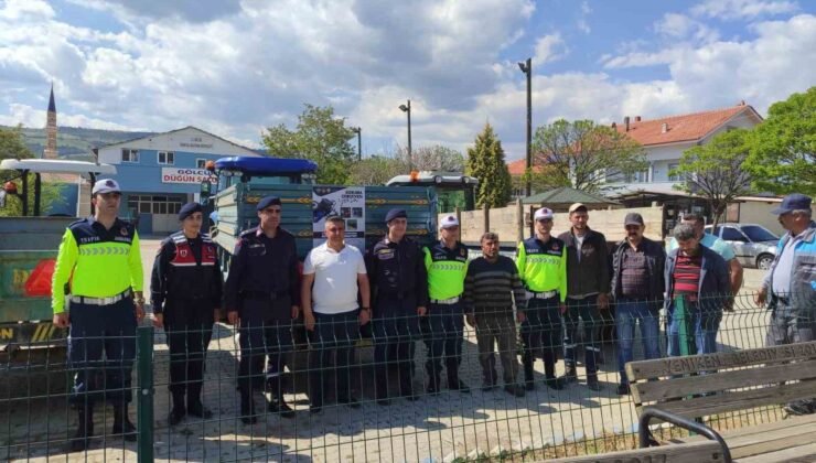 Gediz’de Trafik Haftası kapsamında bilgilendirme faaliyeti düzenlendi