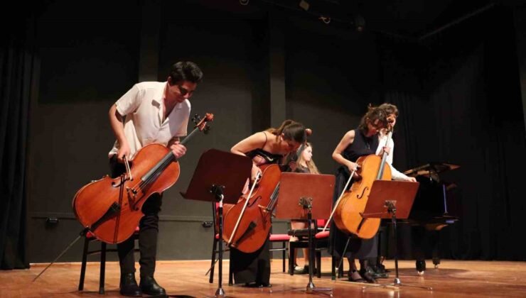Geleceğin sanatçıları sahne tozunu Anadolu Üniversitesi’nde yuttu