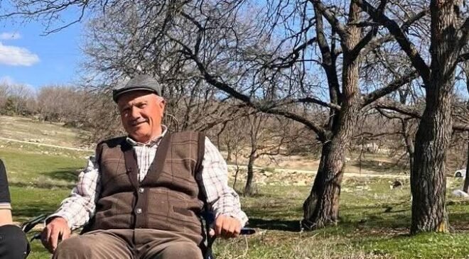 Hayvanlarını otlatırken üstüne yıldırım düşen adam hayatını kaybetti