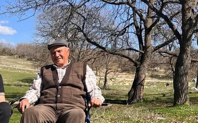 Hayvanlarını otlatırken üstüne yıldırım düşen adam hayatını kaybetti