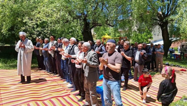 Hisarcık Yukarı Yoncaağaç köyünde şükür duası düzenlendi