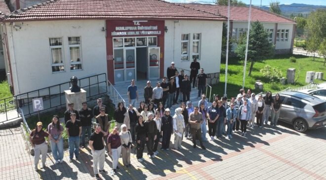 Hisarcık’ta ’Ölçme Aletlerinin Kullanımı ve Drone ile Harita Uygulaması’ konulu konferans verildi