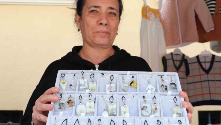 Hobi olarak başladı, şimdi el emeği takı sergiliyor