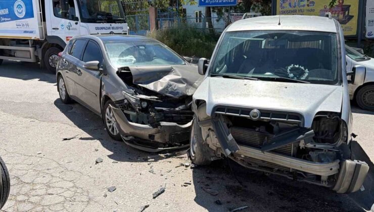 İki aracın çarpıştığı kazada 5 kişi yaralandı