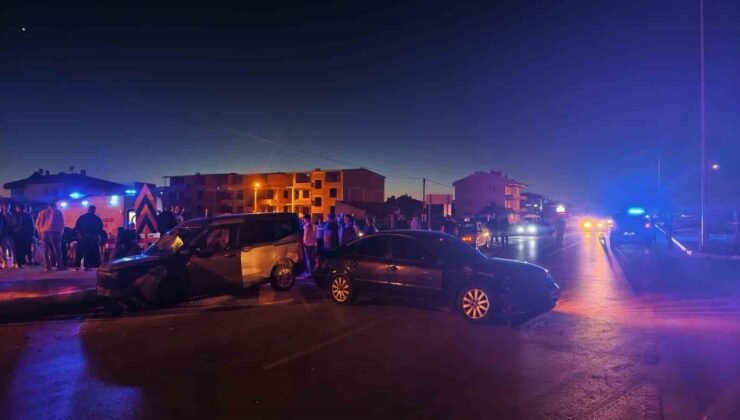 İki otomobilin çarpıştığı kazada 4 kişi yaralandı