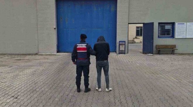 Jandarma çeşitli suçlardan aranan 46 kişiyi yakaladı