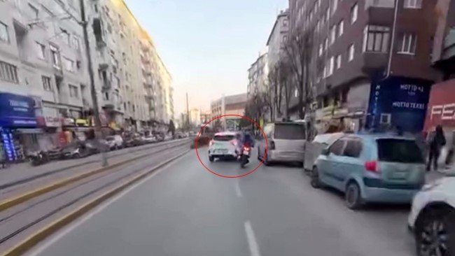 Kamera çekiyor mu” dedikten saniyeler sonra kaza yaptı