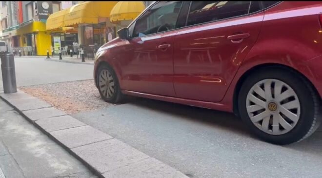 Kapatılmayan altyapı çukuru sürücüleri mağdur ediyor