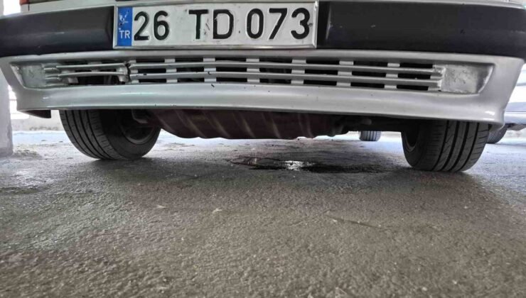 Katlı otoparkta yakıt sızdıran otomobil paniğe sebep oldu