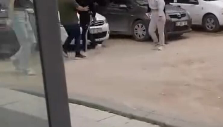 Kızların kavgasını ayıran vatandaşlara bıçakla saldırdı