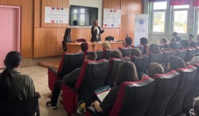 Kütahya’da fen lisesi öğrencilerine avukatlık mesleği tanıtıldı