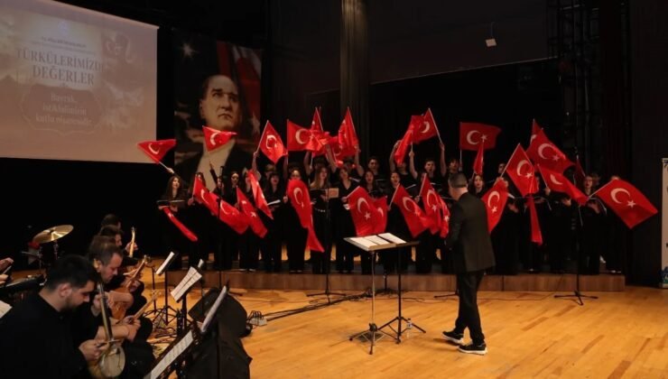Kütahya’da “Türkülerimizde Değerler” konseri sanatseverlerden tam not aldı