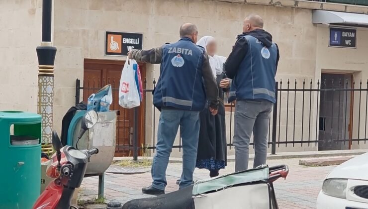 Kütahya’da zabıta ile dilenci arasında gerginlik: Dilenci kadın zabıtayı çileden çıkardı