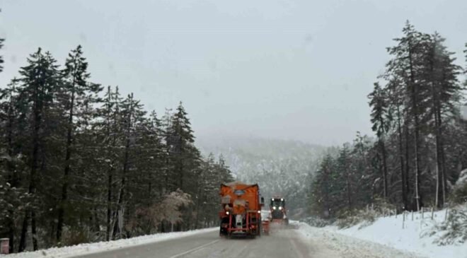 Kütahya’nın yüksek kesimlerinde kar kalınlığı 60 santimetreye ulaştı