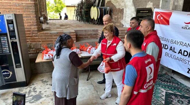 Kütahyalı Kızılay Yöneticisi Tozaraydın, Bulgaristan’da kurban payı dağıttı