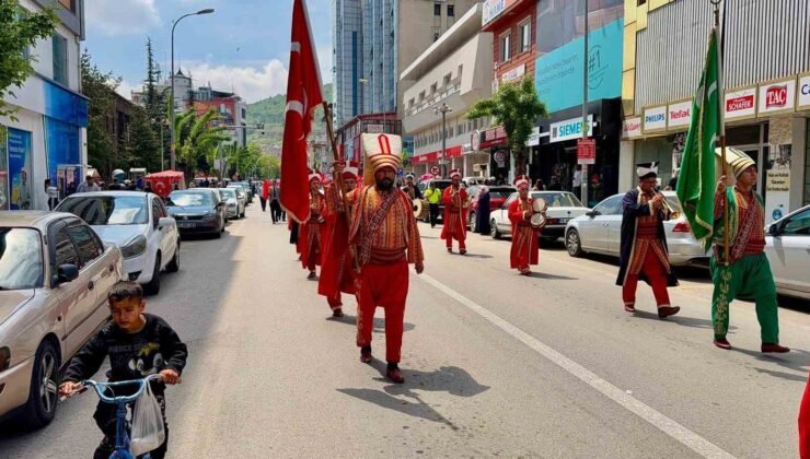 Meslek liseliler mehteran eşliğinde yürüyüp, mesleklerini anlattılar