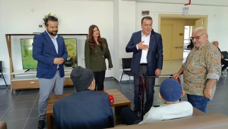 MHP Eskişehir Teşkilatından Huzurevi Sakinlerine Bayram Ziyareti