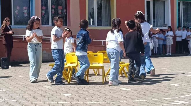 Minik yüreklerden ertelenen 23 Nisan coşkusu
