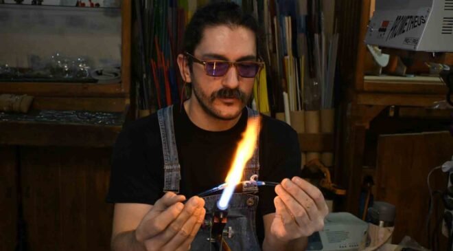 Murano’dan Eskişehir’e gelen camlar, burada birer sanat eserine dönüşüyor