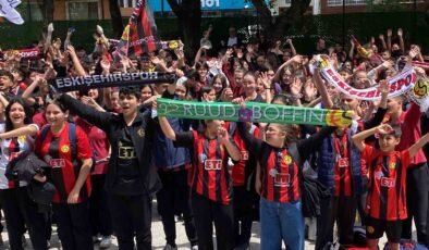 Ortaokul öğrencilerinden Eskişehirspor’a coşkulu destek