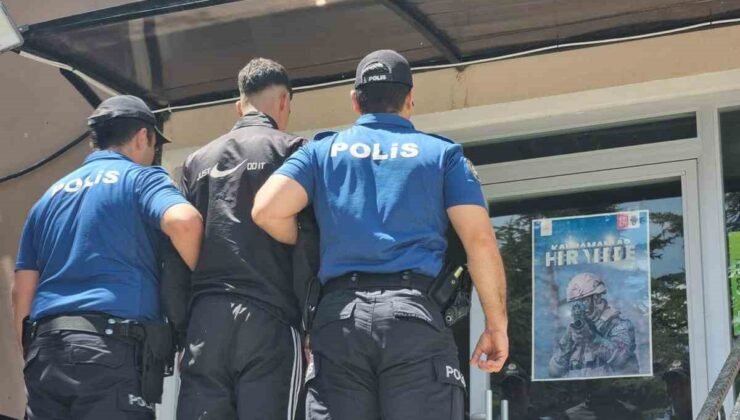 Polis, bıçaklı saldırganı kıskıvrak yakaladı