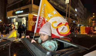 Şampiyonluğu garantileyen sarı-kırmızılılar Uşak’ta şampiyonluk coşkusu yaşadı