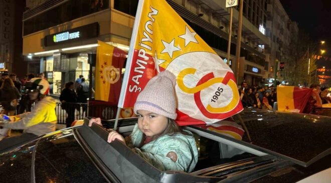 Şampiyonluğu garantileyen sarı-kırmızılılar Uşak’ta şampiyonluk coşkusu yaşadı