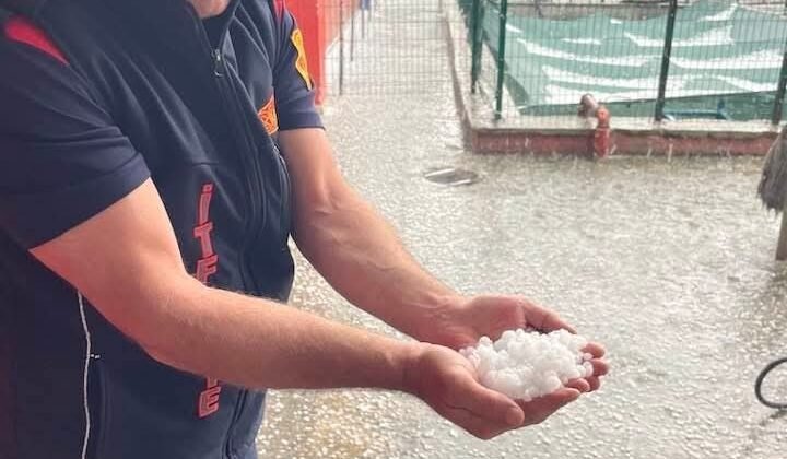 Sandıklı’da dolu yağışı etkili oldu