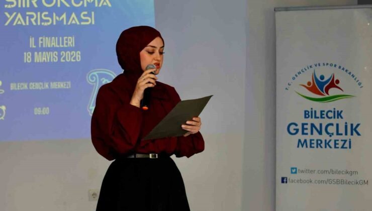 Şiir Okuma Yarışması’nda dereceye giren gençlere ödül