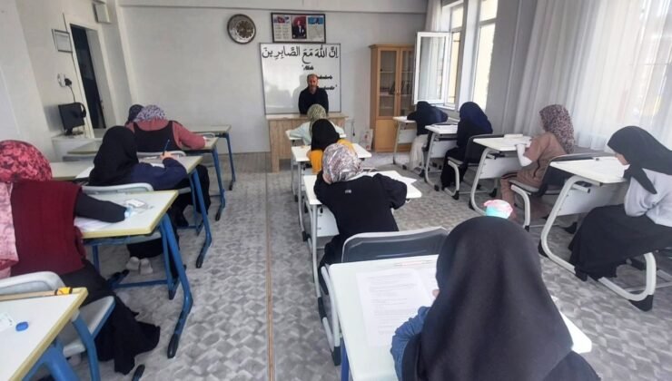 Simav’da “Çocuk İlmihali” bilgi yarışması yapıldı