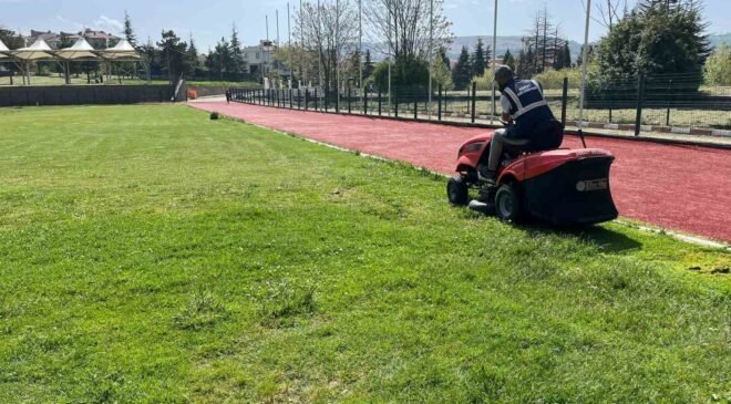 Söğüt’te park ve bahçelerde yoğun mesai