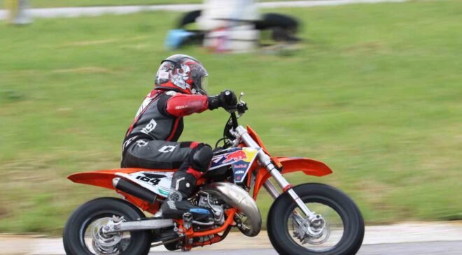 Süpermoto ve MotoMini heyecanı Uşak’ta başladı