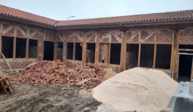 Tarihi Emet Hanı’nda restorasyon çalışmaları sürüyor