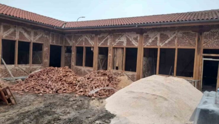 Tarihi Emet Hanı’nda restorasyon çalışmaları sürüyor