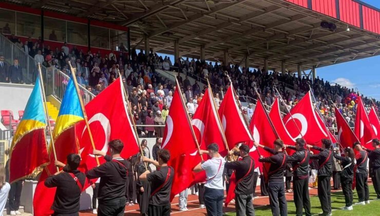 Tavşanlı’da 19 Mayıs Atatürk’ü Anma, Gençlik ve Spor Bayramı görkemli  törenlerle kutlandı