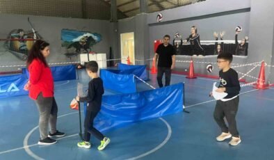 Tavşanlı’da öğrenciler ellerindeki haritalarla zamana karşı yarıştı