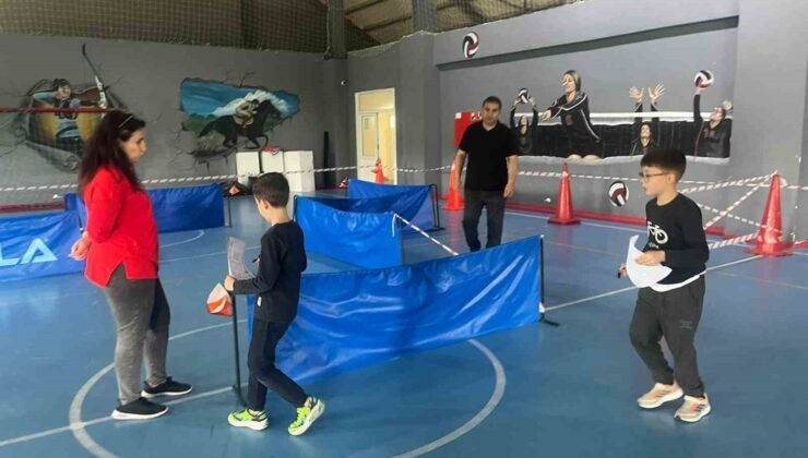 Tavşanlı’da öğrenciler ellerindeki haritalarla zamana karşı yarıştı