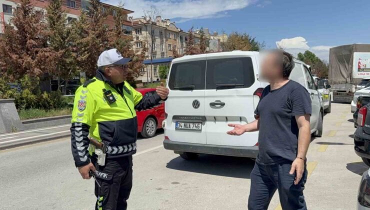 Ters yönden gelen eksik evraklı sürücüden polise ilginç tepki