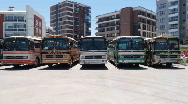 Türkiye’nin dört bir yanından gelen klasik otobüsler Eskişehir’de buluştu