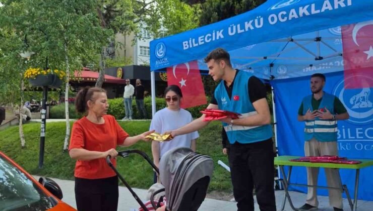 Ülkü Ocakları’ndan Anneler Günü’nde kadınlara hediye