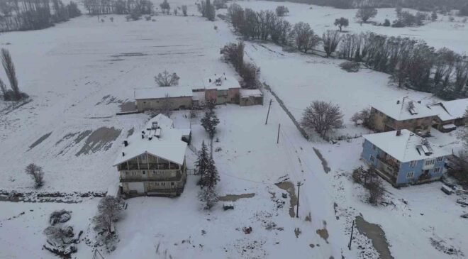 Uşak’ın yüksek kesimleri beyaza büründü